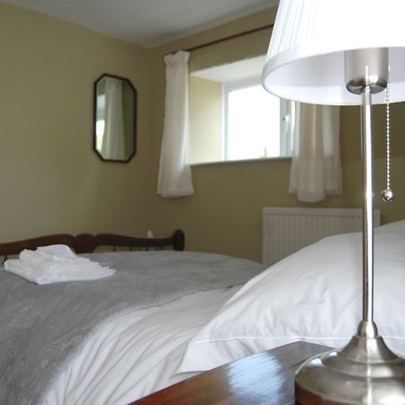 The Fforest Inn Llanfihangel-nant-Melan Bagian luar foto